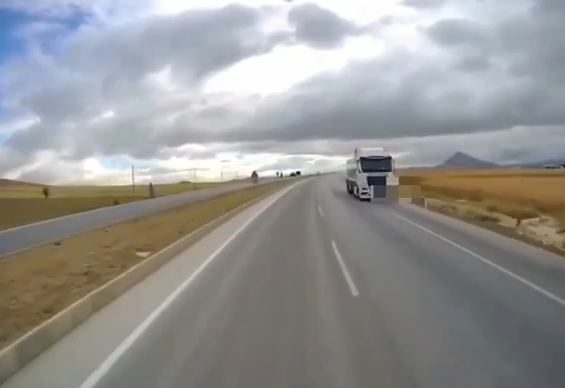 Karamanlı-Burdur Karayolunda Ters Yönde Araç Kullanan Sürücüye 9.267 TL Ceza