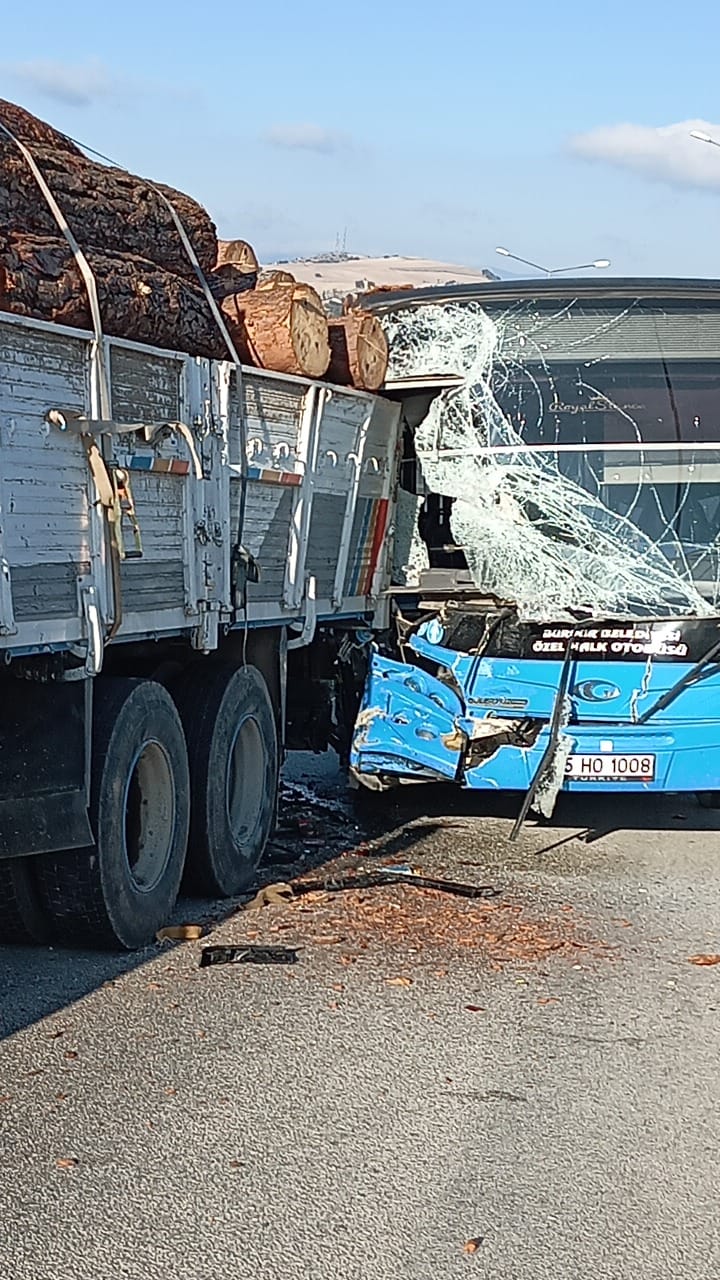 Burdur’da Feci Zincirleme Trafik Kazası: 6 Yaralı!