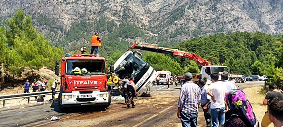 Katliam gibi kaza: 6 ölü 36 yaralı