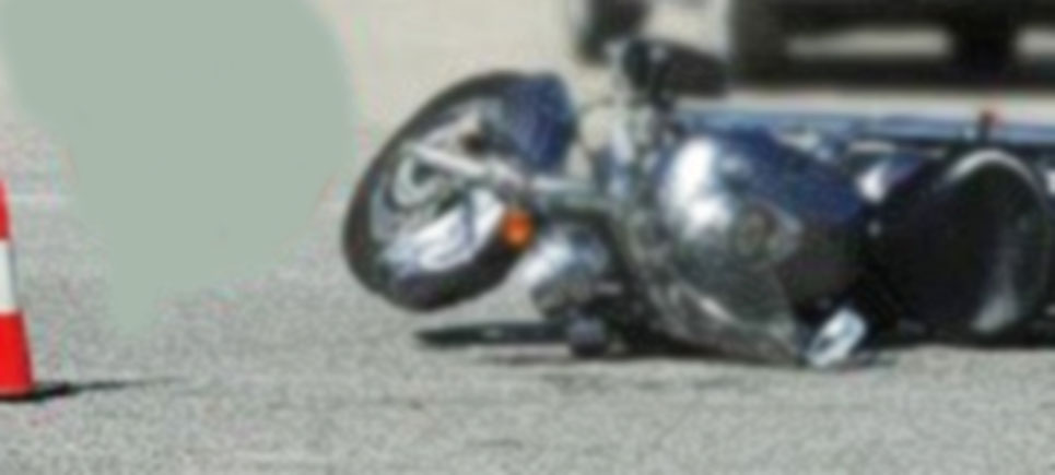 Otomobil ile Motosiklet çarpıştı
