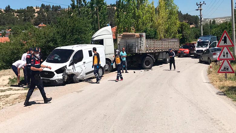 Burdur’da zincirleme trafik kazası