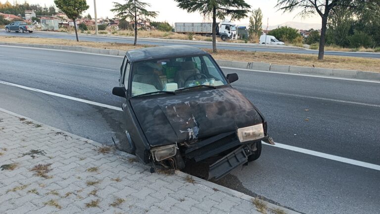Burdur’da kaza yapan sürücü aracını bırakıp gitti