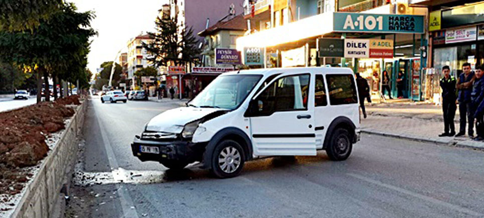 Sivil polis aracı kaza yaptı