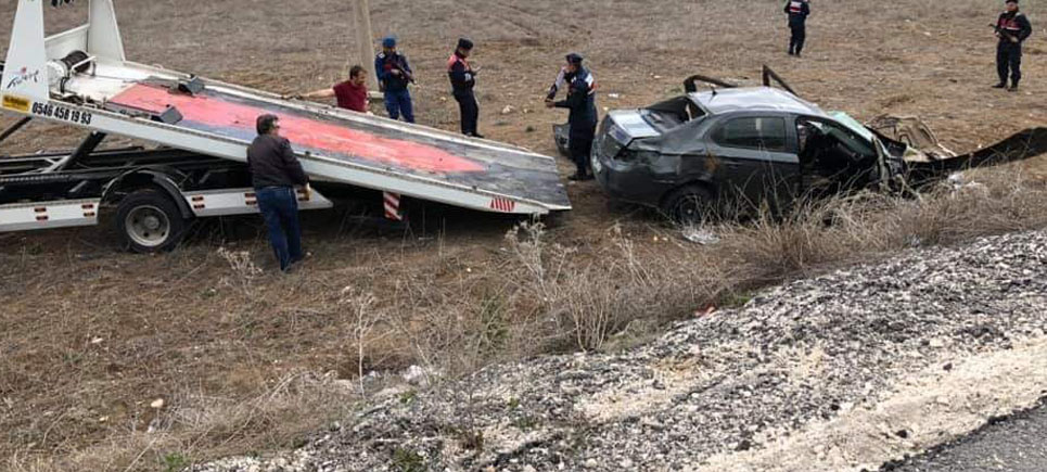 Burdur’da otomobil şarampole devrildi: 3 ölü, 2 yaralı