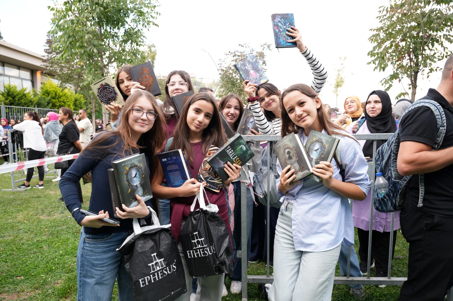 Kocaeli Kitap Fuarı'nda Kitap Aşkı Kuyruklara Sığmadı