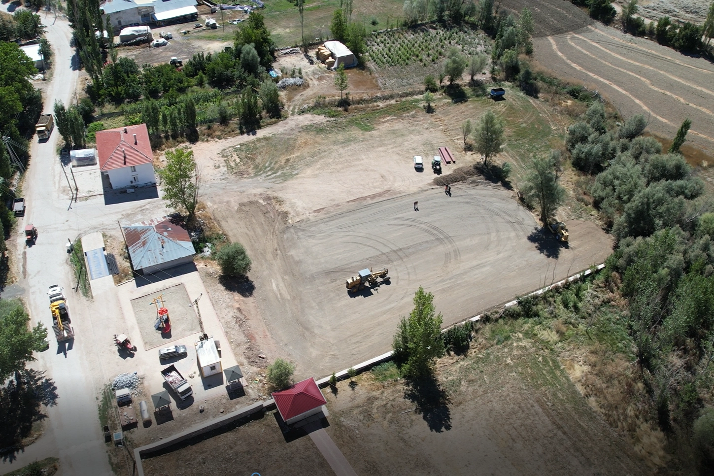 Korkuteli Belediyesi Kırkpınar Mahallesi’nde Sosyal Tesis Çalışmalarına Başladı