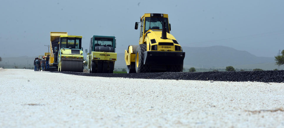 Köy yolları sıcak asfalt kaplanıyor