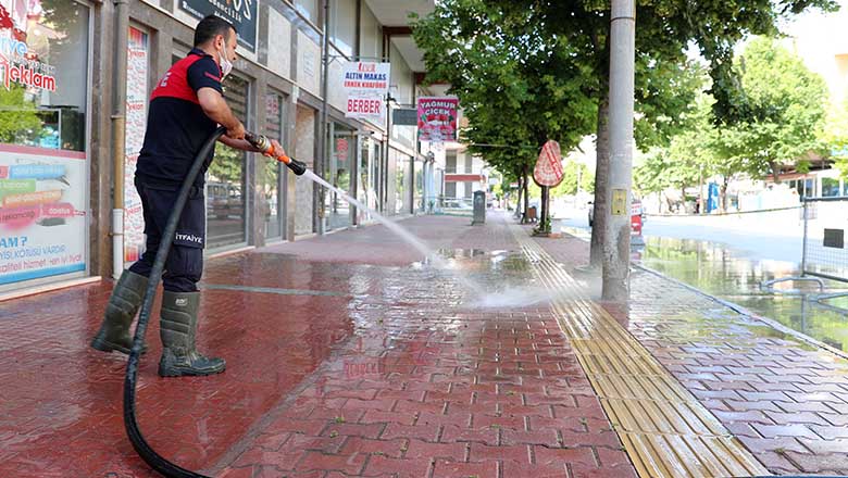 Burdur’da kaldırım ve yollar artık pırıl pırıl