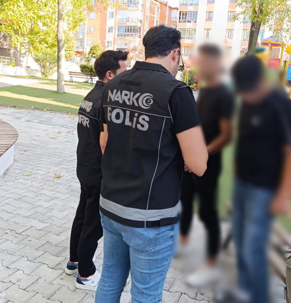 Üzerlerinden uyuşturucu madde çıktı