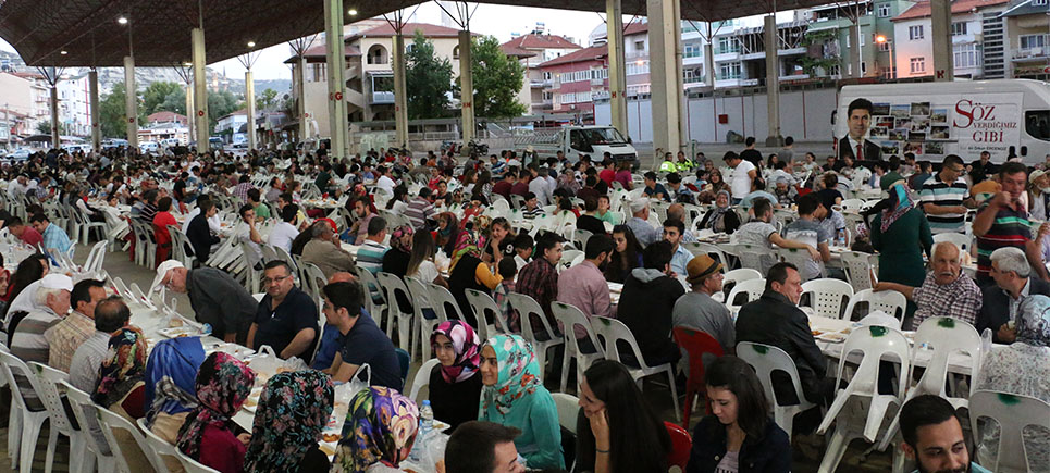 Burdur’da 2 mahalle iftarda buluştu