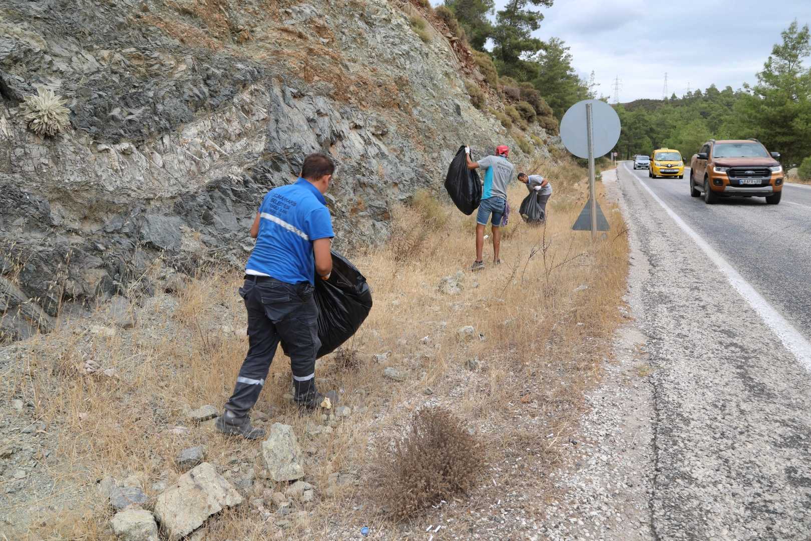 Marmaris'te 25 Kişilik Ekip 55 Kilometrelik Yolu Yürüyerek Temizledi