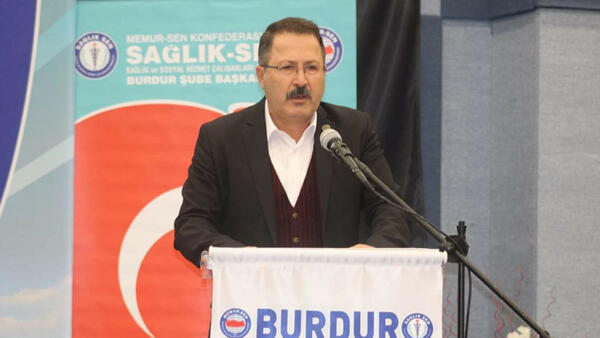 Ozan, “Yüzlerce sağlık çalışanı hayatını kaybetti”