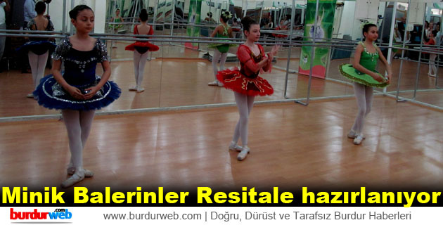 Minik Balerinler Resitale hazırlanıyor