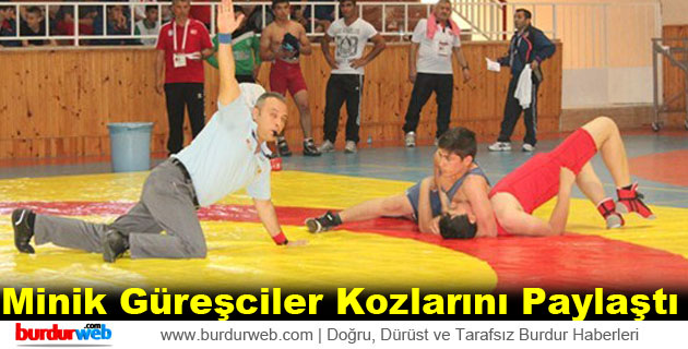 Minikler Güreşciler Kozlarını Paylaştı