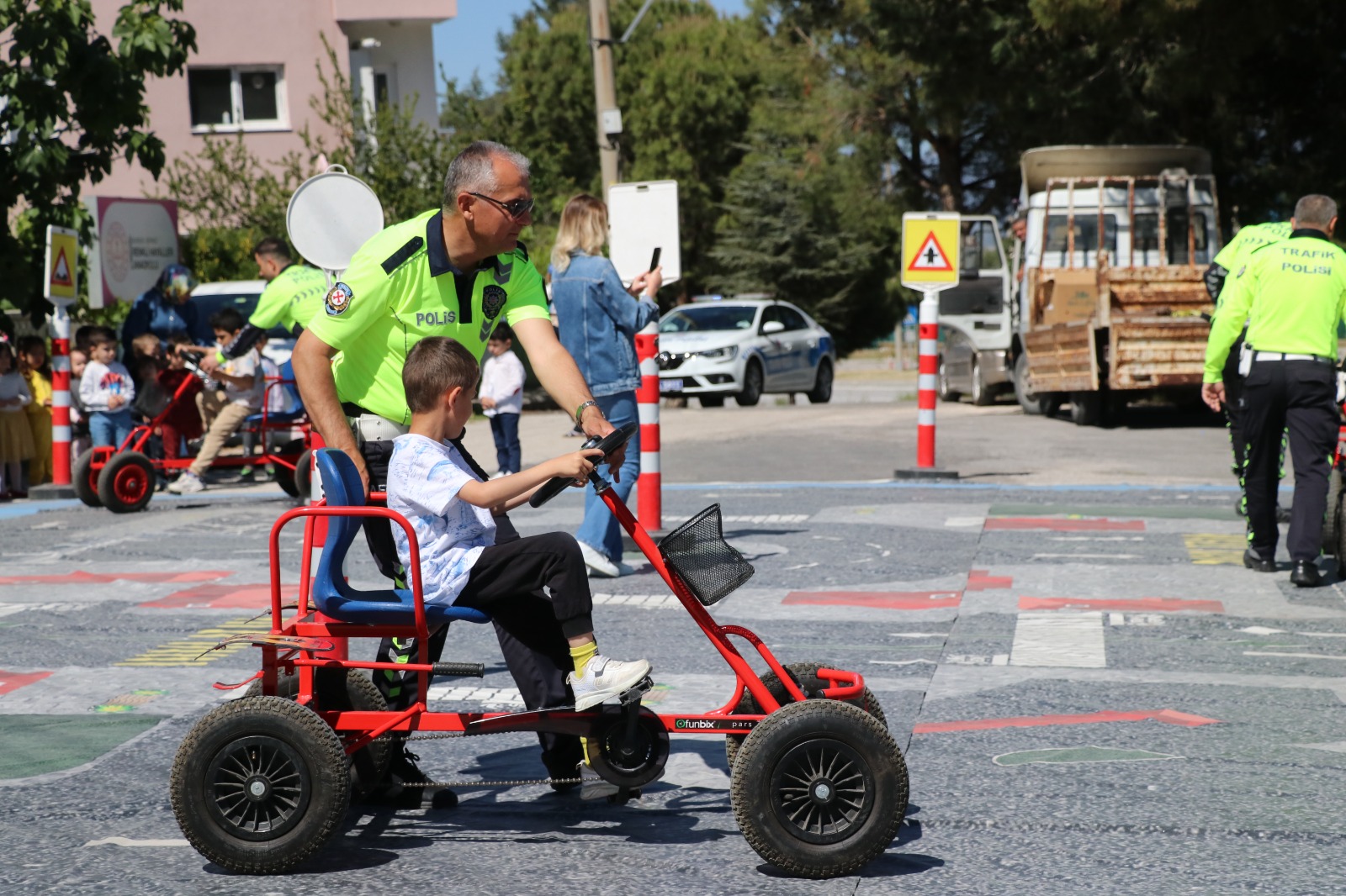 Minikler trafiği öğrendi