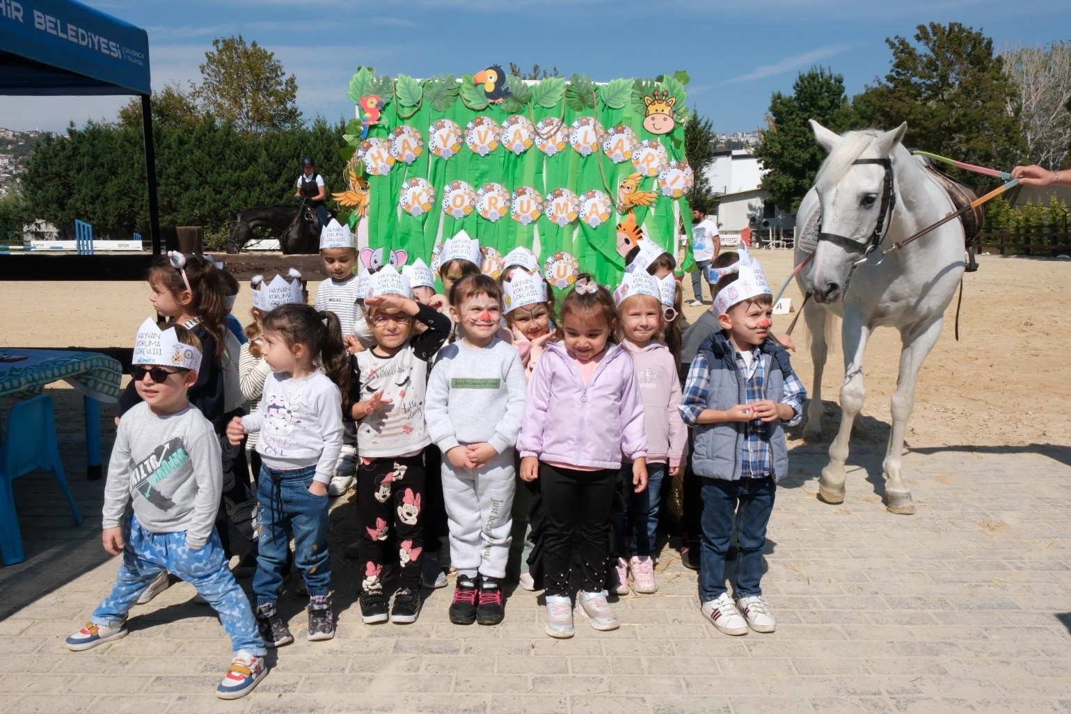 Minikler, Hayvanları Koruma Günü’nde atlarla buluştu