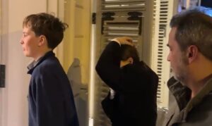 İstanbul’a gelen Oscarlı yıldız Nathalie Portman yüzünü gizledi