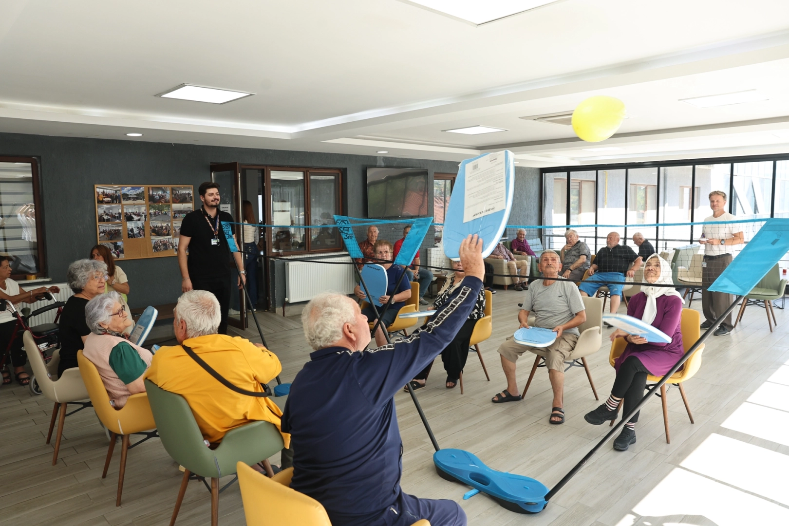 Nilüfer’de Huzurevi Sakinleri “Balon Voleybolu” ile Eğlendi