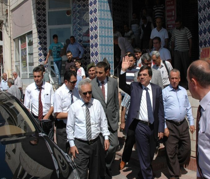 Burdur Valisi’nin ilçe gezileri devam ediyor