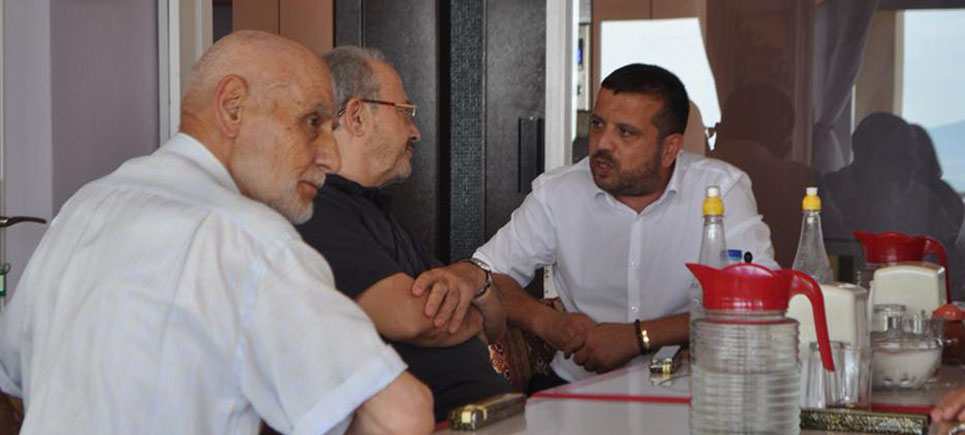 Osman Kurt, huzurevi sakinlerinin gönlünü aldı