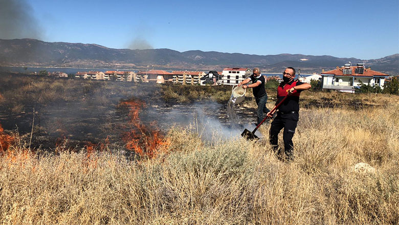 Burdur’da otluk yangını