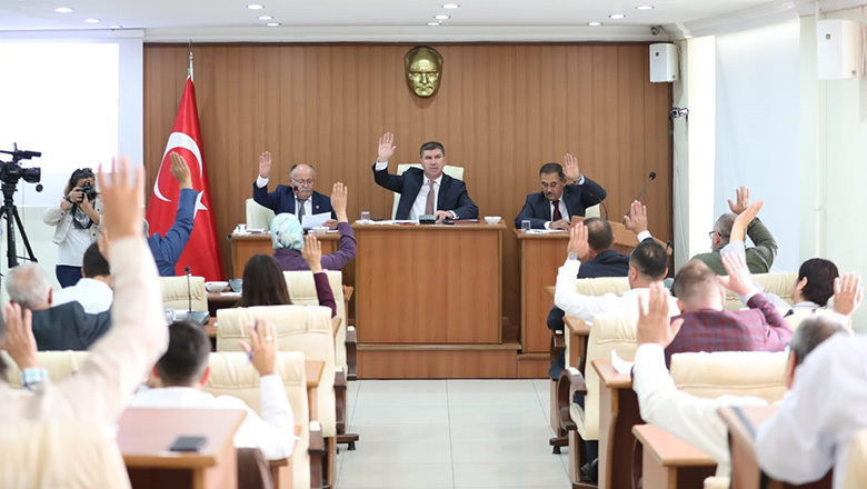 Burdur Belediyesi’nden Tefenni Belediyesi’ne hibe