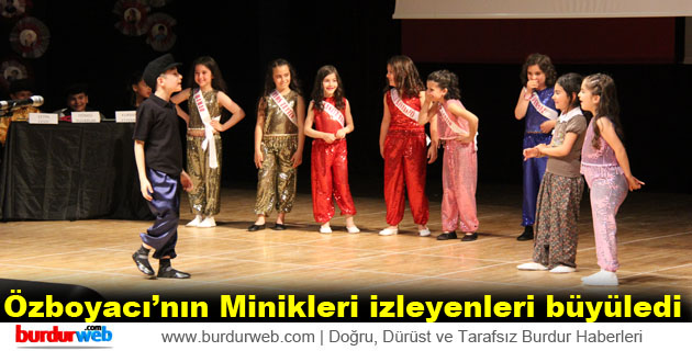 Özboyacı İlköğretim öğrencileri izleyenleri büyüledi