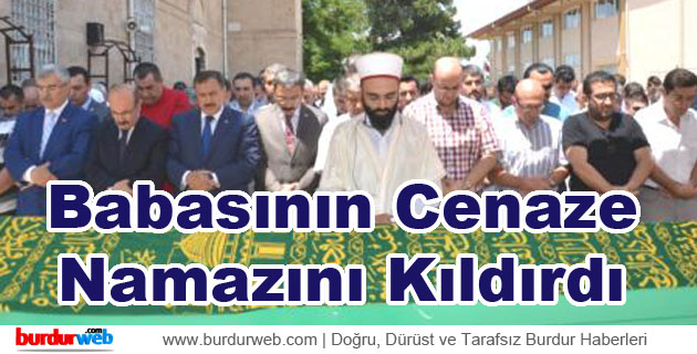 Babasının Cenaze Namazını Kıldırdı