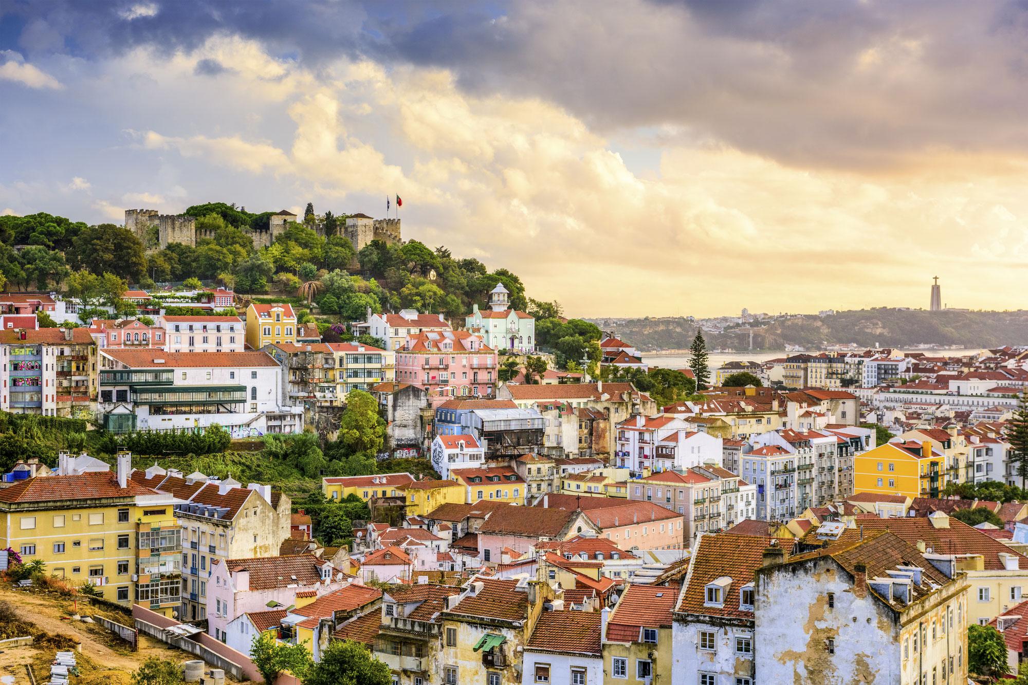 Португалия. Португалия Лиссабон. Лисбон город Португалия. Лиссабон вид на Тежу. Лиссабон столица Португалии располагается на берегах реки.