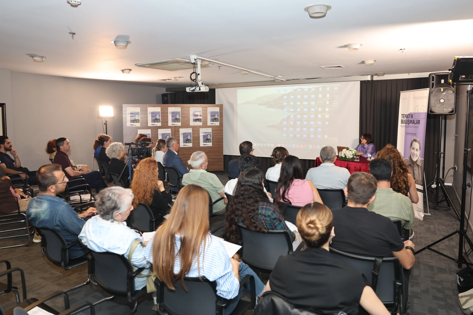 Prof. Dr. Varlı'Müziğin Sessiz Siyaseti'ni Anlattı