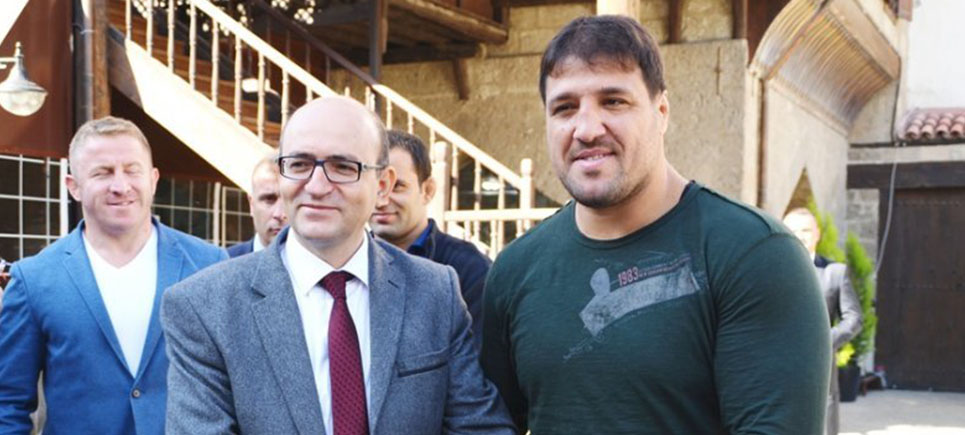 Başpehlivan Kara, demokrasi nöbetine destek olacak