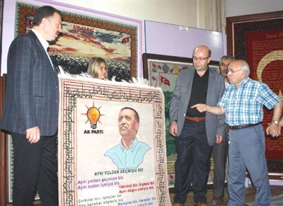 Başbakan Erdoğan’ı Halıya Dokudu