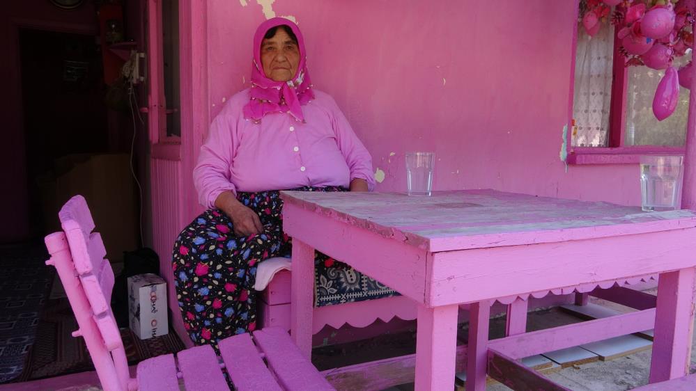 Ispartalı Sakine Teyze’nin Pembe Hayatı!