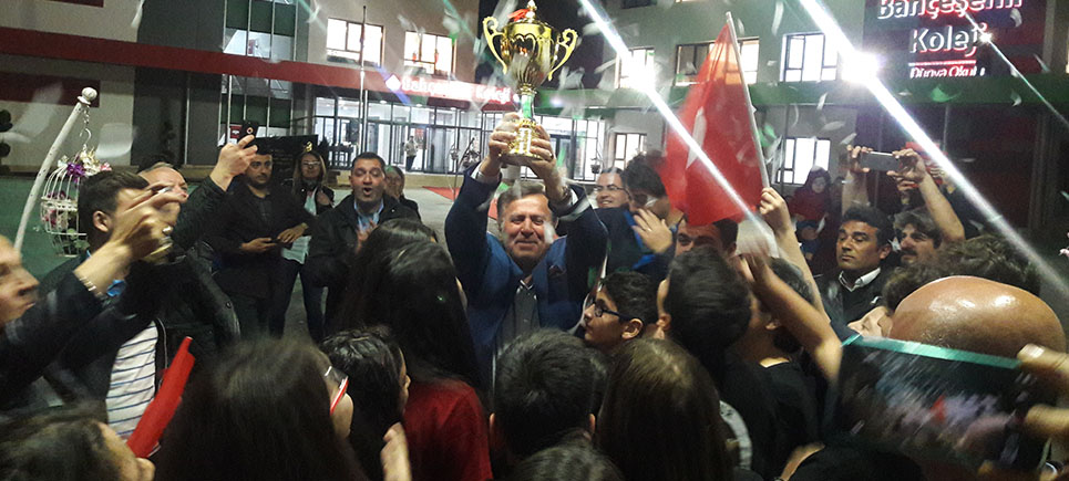Şampiyon Bahçeşehir Koleji’ne coşkulu karşılama