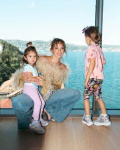 Seda Bakan “Gelin Takımı 2″de kendi bakıcısı Enejan’la beraber oynadı