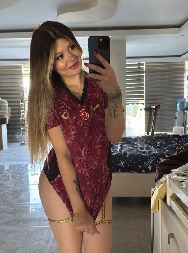 SİMGE BARANKOĞLU, INSTAGRAM ABONELİĞİNDEN AYLIK 5,5 MİLYON LİRA KAZANIYOR! Simge Barankoğlu Kimdir, Nereli? En Yeni Gelişme