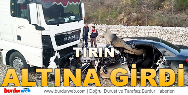 Otomobil Tırın Altına Girdi : 2 Ölü