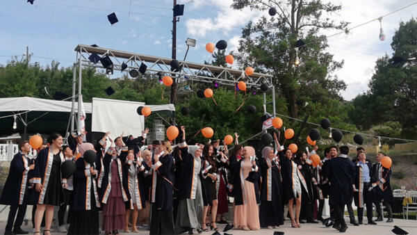 Turuncu Anadolu Lisesi’nde mezuniyet coşkusu