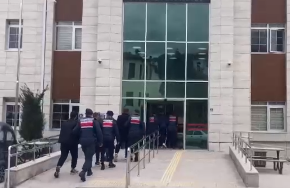 Burdur’da Uyuşturucu Çetesi Çökertildi 13 Şüpheli Tutuklandı