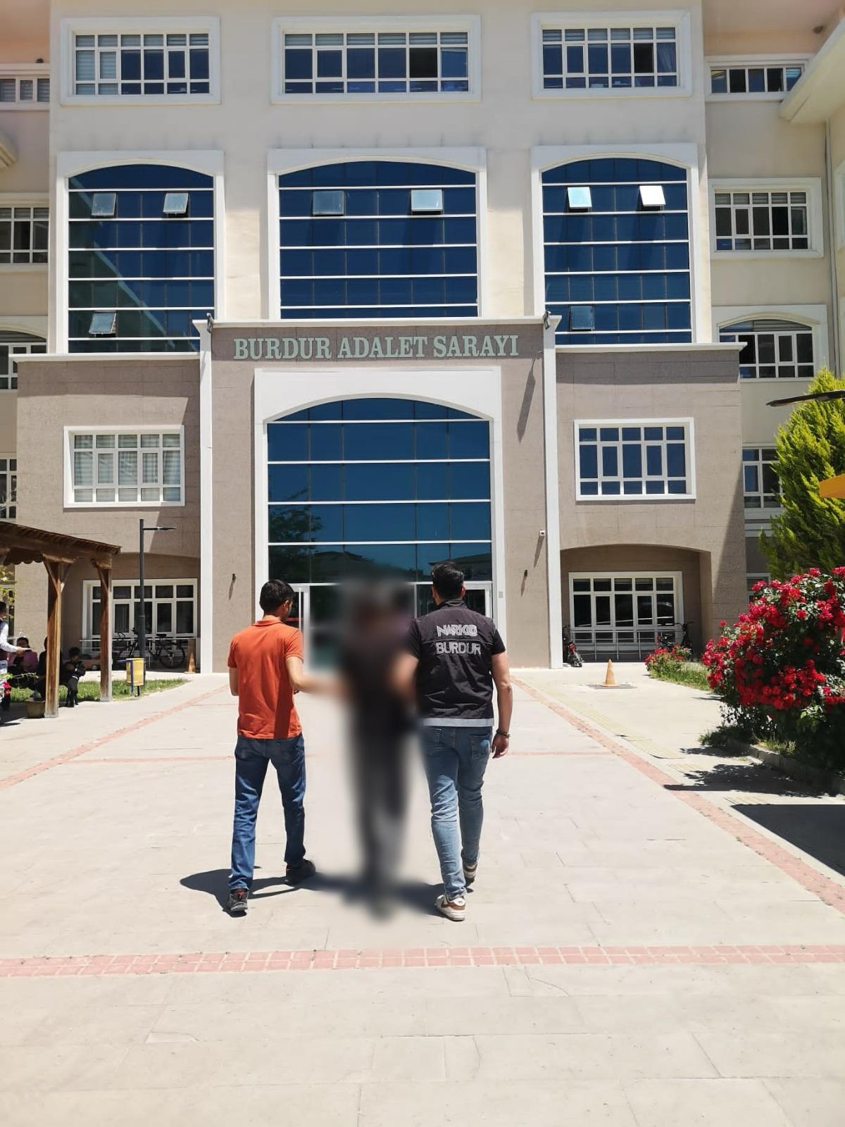 Burdur’da uyuşturucu taciri tutuklanarak cezaevine konuldu