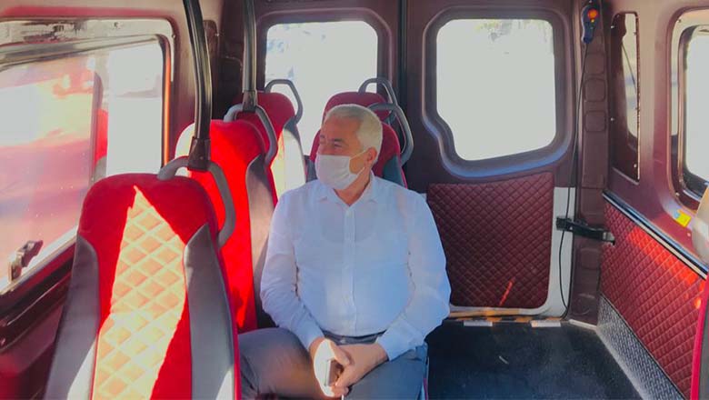 Başkan Ünal mesaiye halk otobüsüyle gitti