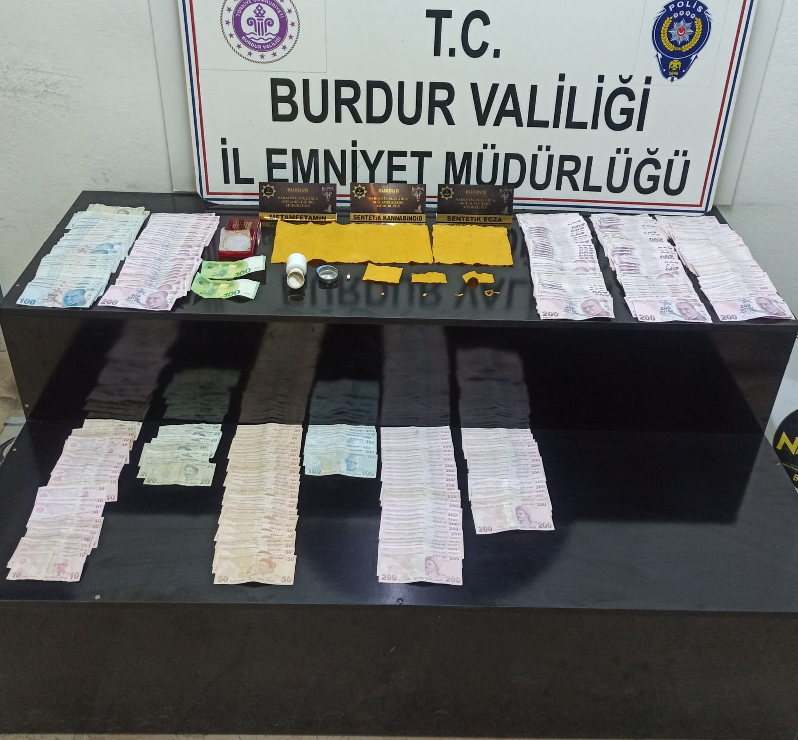 Burdur’da Narkotik Operasyonu: Binlerce Kullanımlık Uyuşturucu Ele Geçirildi
