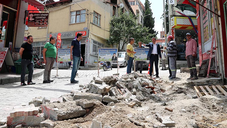 Uzun çarşıda kaldırımlar yenilenecek
