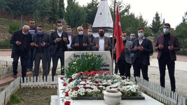 Şehidimizi kabri başında andılar
