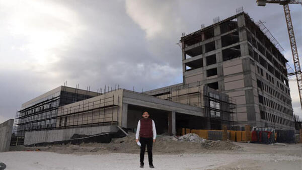 Yeni hastane göz kırpıyor