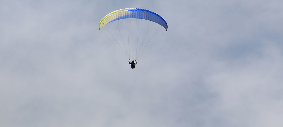 Burdur’da yamaç paraşütü hedef yarışması heyecanı