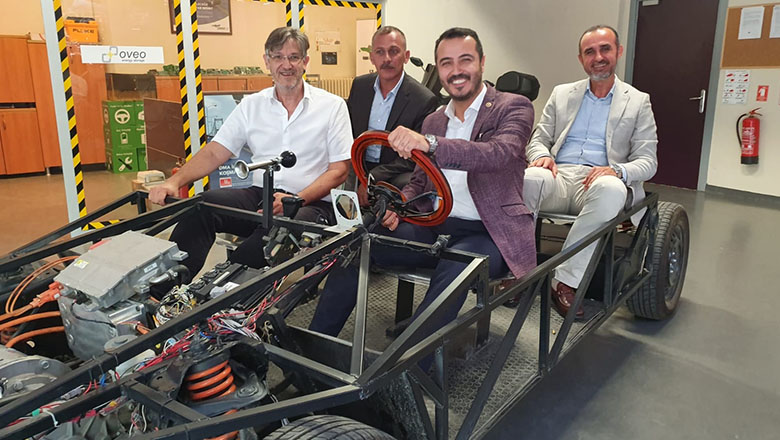 Milletvekili Uğur’dan elektrik otomobil incelemesi