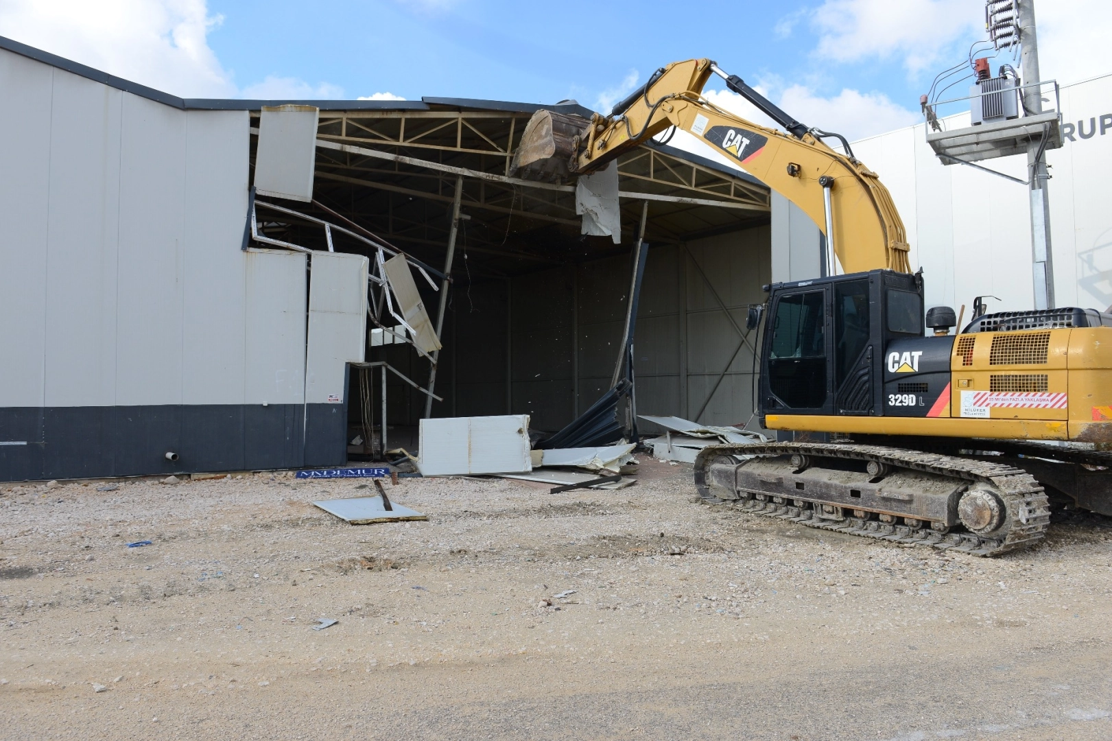 Yaylacık’ta İki Kaçak Yapı Yıkıldı