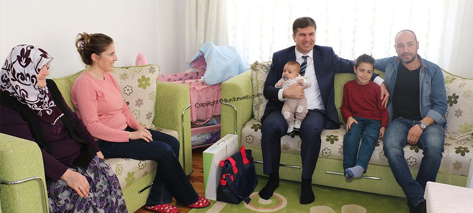 Yeni doğan bebeklere belediyeden destek