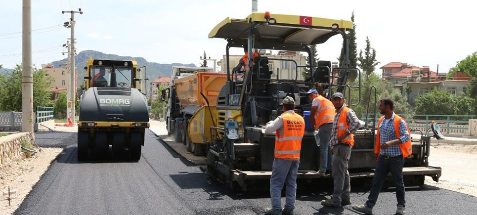 Bucak Belediyesi’nden yol çalışmaları tam gaz başladı